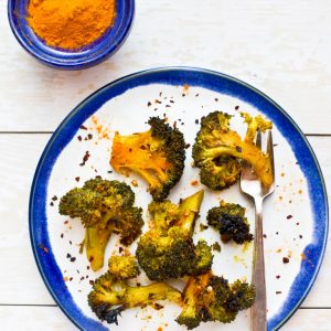 Roasted-Broccoli-in-turmeric-with-chili-flakes_2_pt